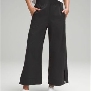 Lululemon Stretch woven wide leg high rise HR cropped pants